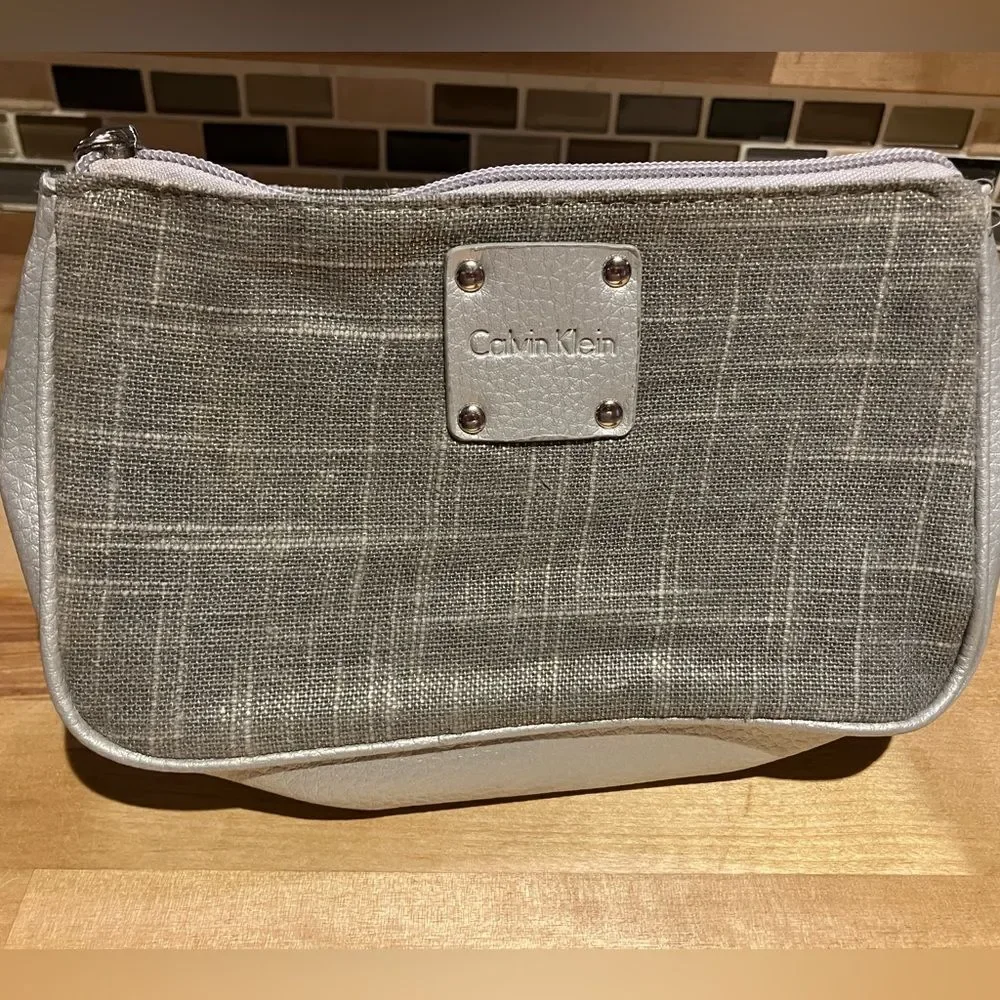 Calvin Klein clutch, silver, excellent condition - Picture 2 of 4
